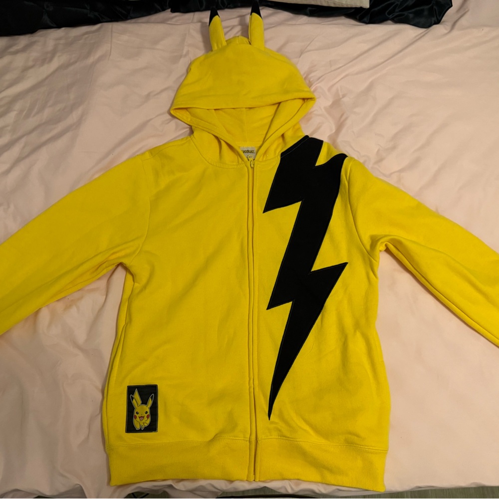 Pokémon Yellow Pikachu Hoodie kids size XL NWT